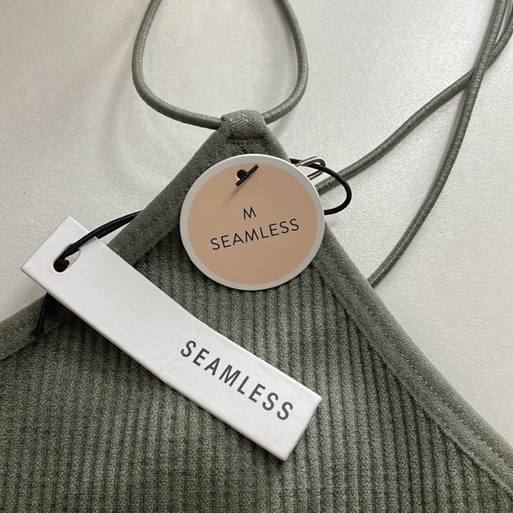 gorgeous army green seamless forever 21 tank top. - Picture 4 of 4